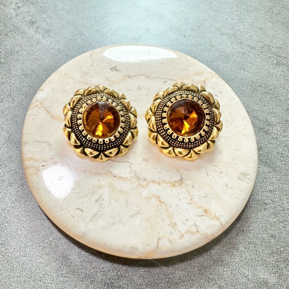 Vintage Gold Tone With Amber faceted Crystal Round Clip On Earrings